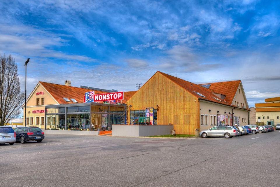 Itvv Hotel Chvalovice  Exterior foto